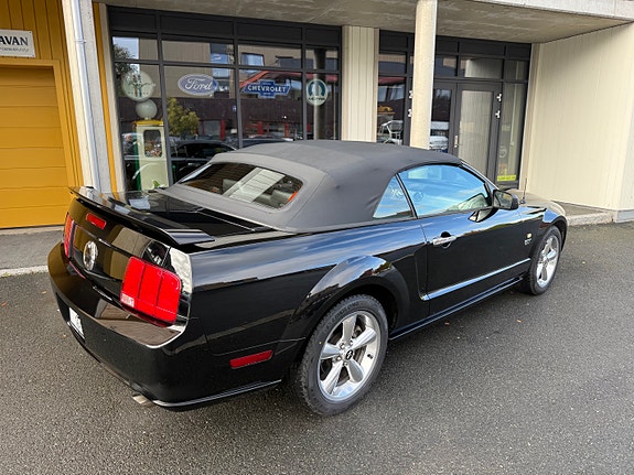 Ford Mustang 26 of 30