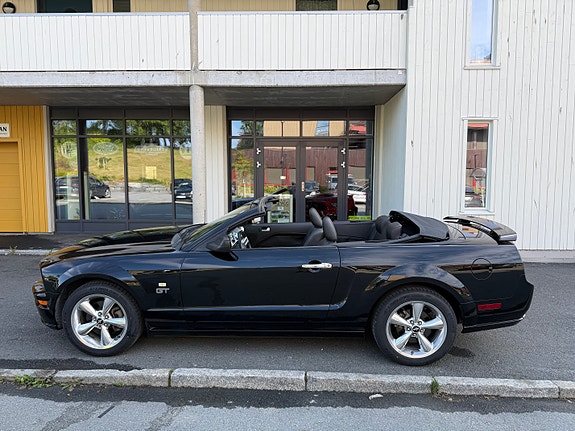Ford Mustang 9 of 30