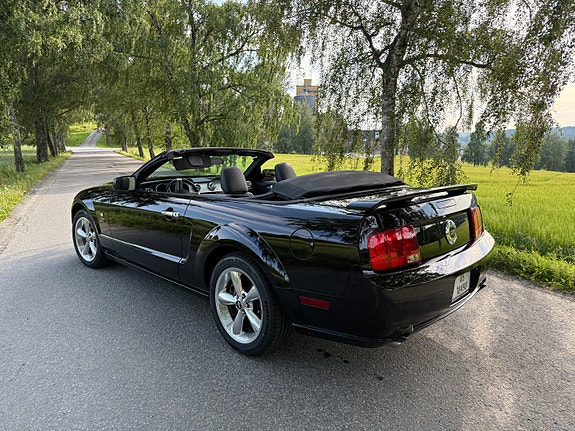 Ford Mustang 6 of 30