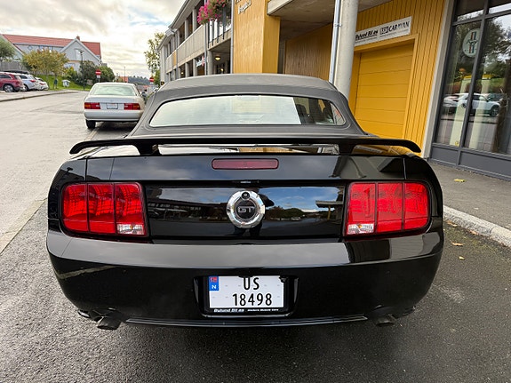 Ford Mustang 28 of 30