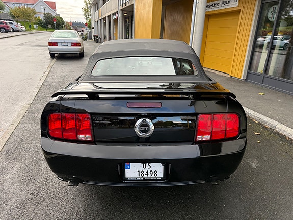 Ford Mustang 27 of 30