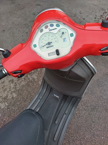 Vespa LX 50 4 of 8