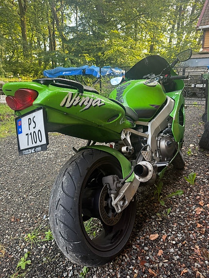 Kawasaki Ninja ZX-9R 4 of 6