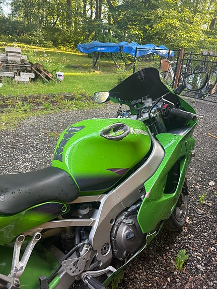 Kawasaki Ninja ZX-9R 5 of 6