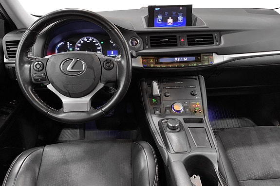 Lexus CT200h 11 of 15