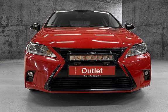 Lexus CT200h 2 of 15