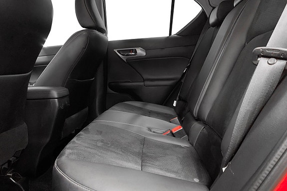 Lexus CT200h 8 of 15