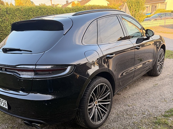 Porsche Macan 7 of 24