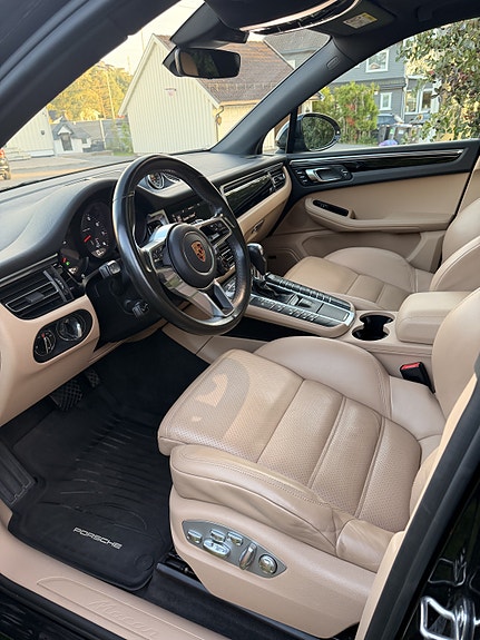 Porsche Macan 13 of 24