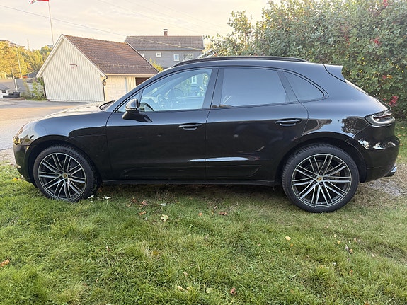 Porsche Macan 3 of 24