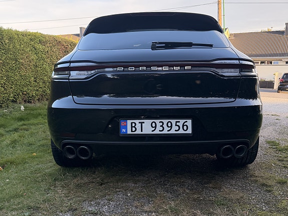 Porsche Macan 10 of 24