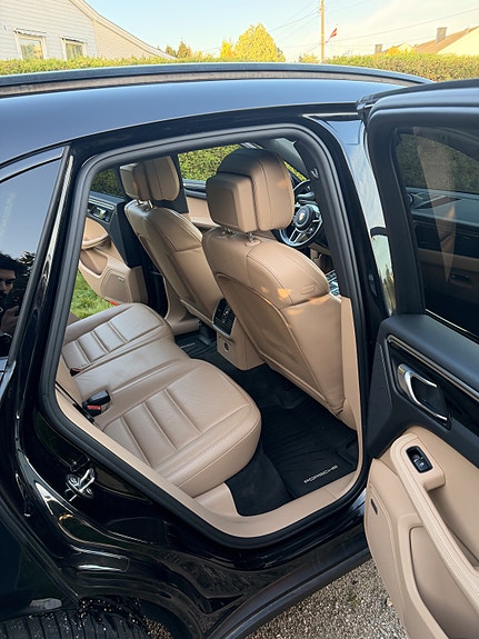 Porsche Macan 20 of 24