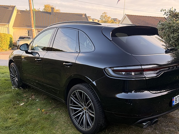 Porsche Macan 2 of 24