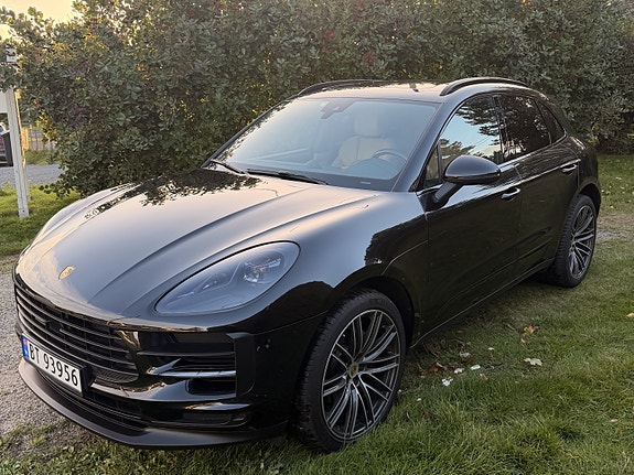 Porsche Macan 4 of 24