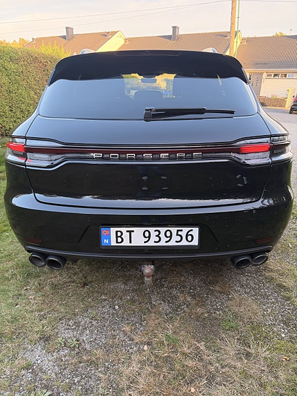 Porsche Macan 6 of 24