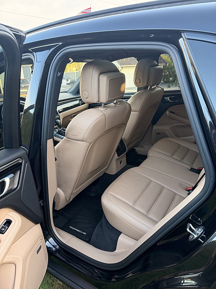 Porsche Macan 19 of 24