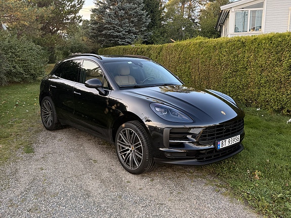 Porsche Macan 8 of 24
