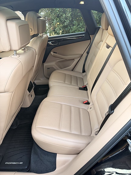 Porsche Macan 18 of 24