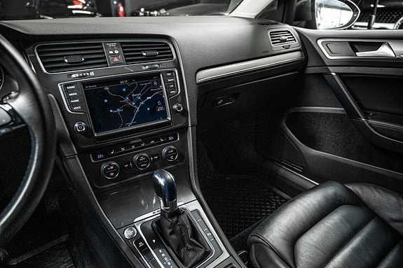 Volkswagen e-Golf VII 16 of 28