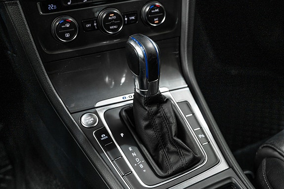 Volkswagen e-Golf VII 17 of 28