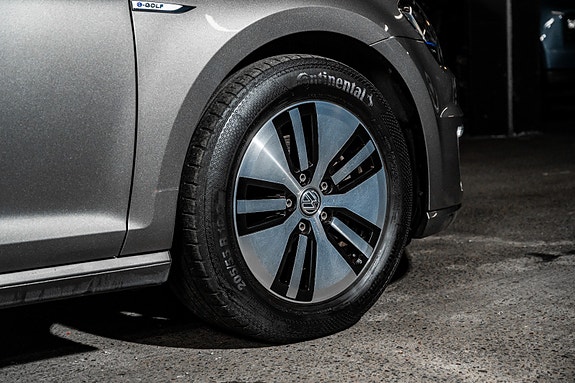 Volkswagen e-Golf VII 9 of 28