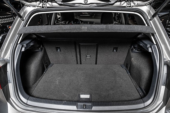 Volkswagen e-Golf VII 23 of 28