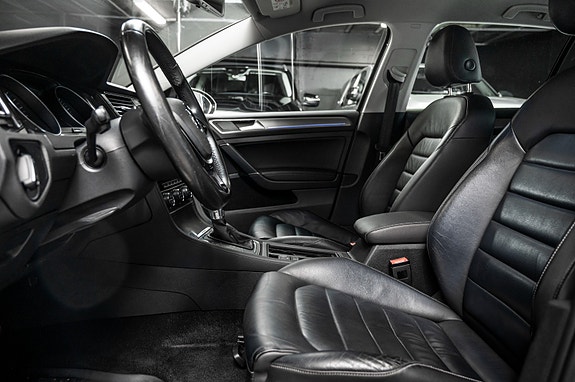 Volkswagen e-Golf VII 10 of 28