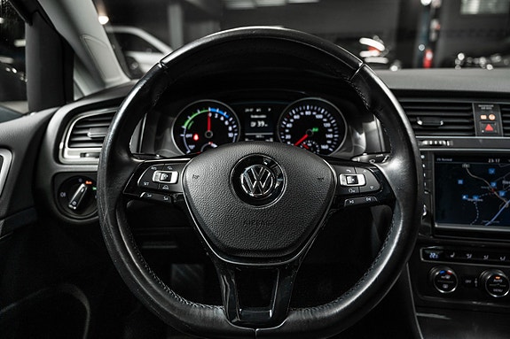 Volkswagen e-Golf VII 13 of 28