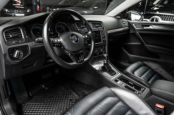 Volkswagen e-Golf VII 11 of 28