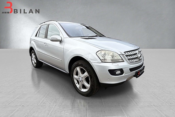 Mercedes-Benz ML320 12 of 30
