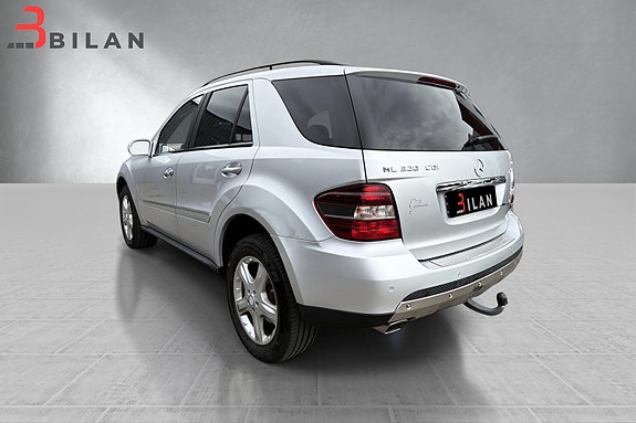 Mercedes-Benz ML320 6 of 30