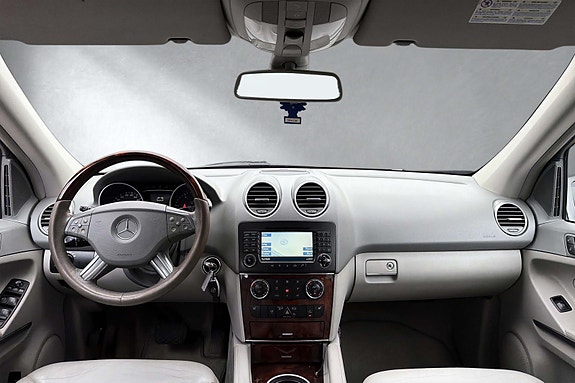 Mercedes-Benz ML320 22 of 30