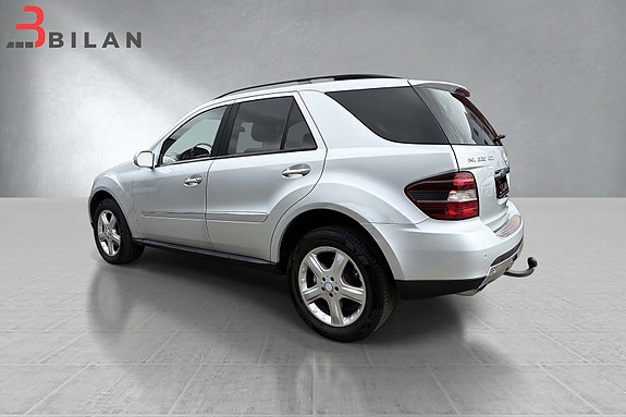 Mercedes-Benz ML320 5 of 30