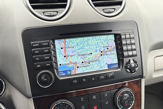 Mercedes-Benz ML320 28 of 30