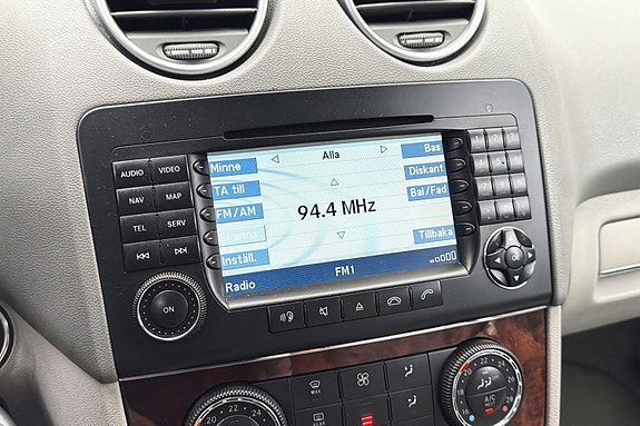 Mercedes-Benz ML320 29 of 30