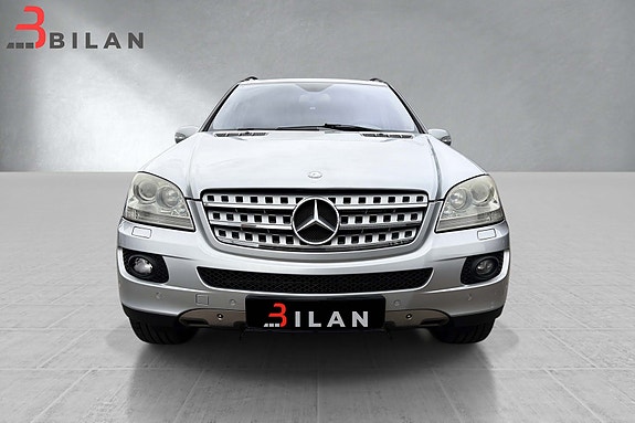 Mercedes-Benz ML320 14 of 30