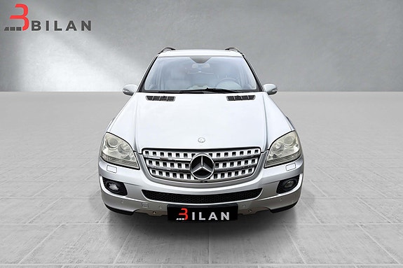 Mercedes-Benz ML320 15 of 30