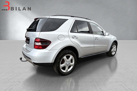 Mercedes-Benz ML320 10 of 30