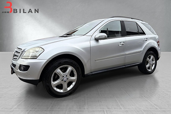 Mercedes-Benz ML320 3 of 30