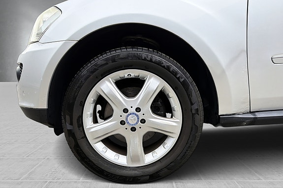 Mercedes-Benz ML320 4 of 30