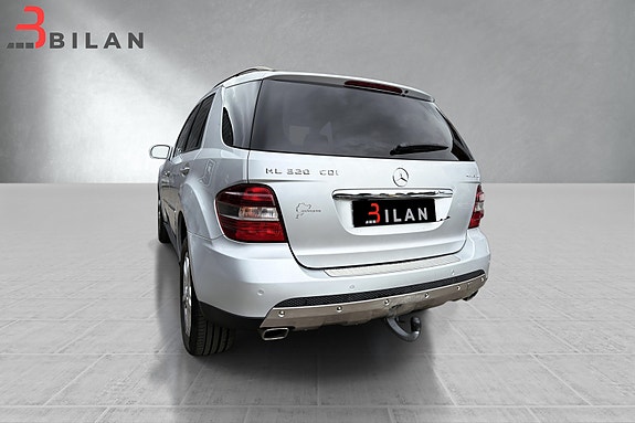 Mercedes-Benz ML320 7 of 30
