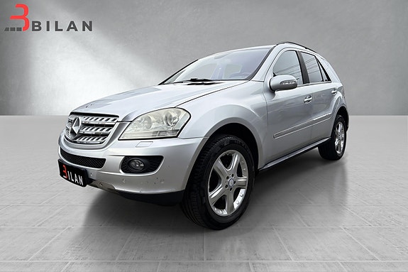 Mercedes-Benz ML320 2 of 30