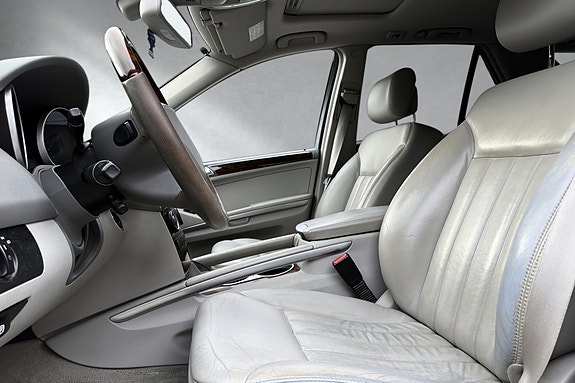 Mercedes-Benz ML320 16 of 30