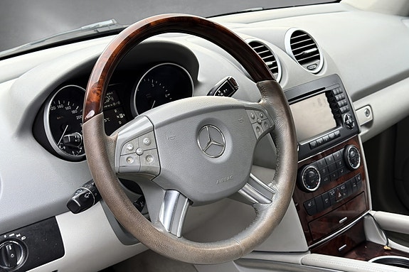 Mercedes-Benz ML320 19 of 30