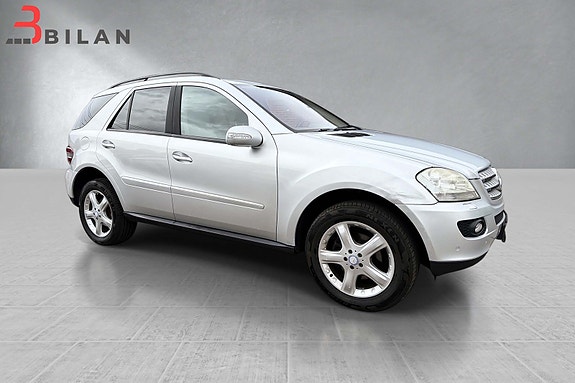 Mercedes-Benz ML320 11 of 30