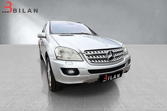 Mercedes-Benz ML320 13 of 30