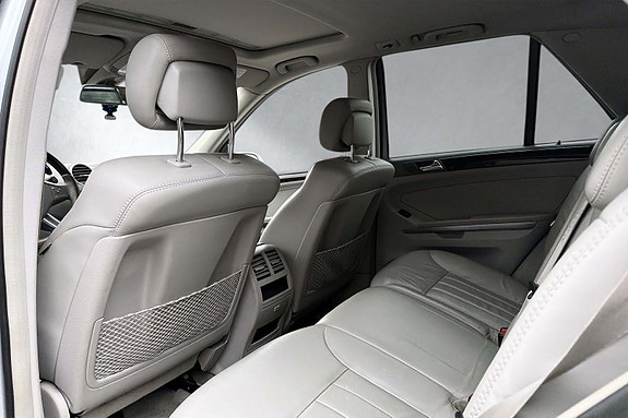 Mercedes-Benz ML320 20 of 30