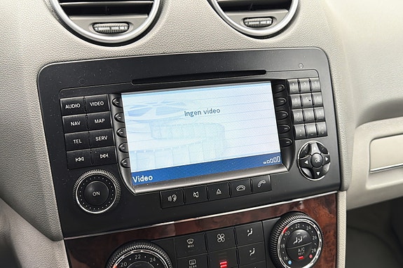Mercedes-Benz ML320 30 of 30