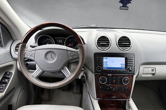 Mercedes-Benz ML320 23 of 30