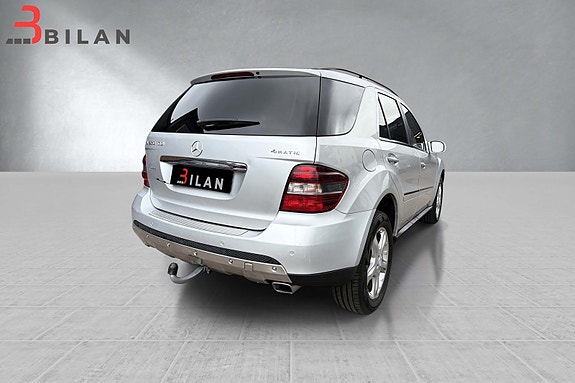 Mercedes-Benz ML320 9 of 30